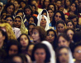 البابا شنودة: لا أحد يجبرنا على مخالفة تعاليم الانجيل   صورة رقم 2