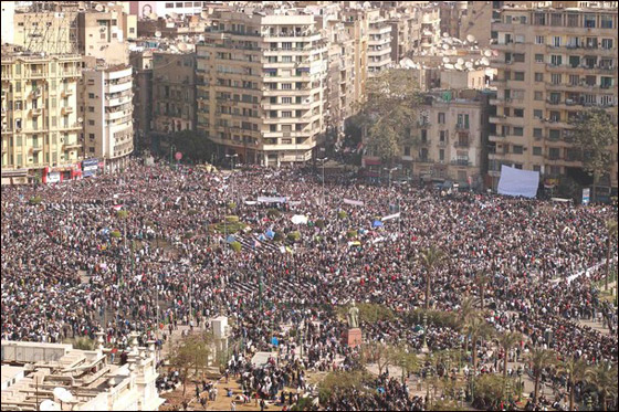 عدد المتظاهرين في ميدان التحرير يفوق المليون والمطلب رحيل النظام صورة رقم 1