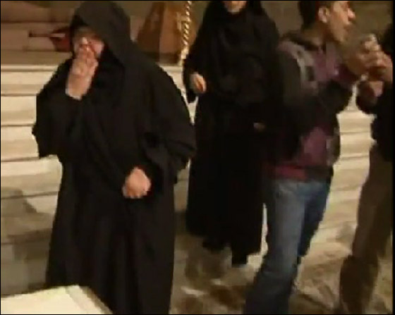 عشرات الالاف بينهم رؤساء كنائس اجنبية في تشييع البابا شنودة صورة رقم 11