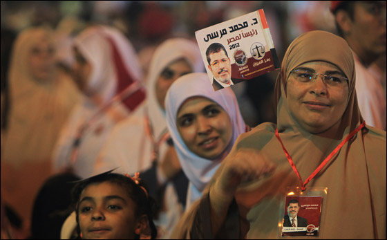 مصر: شيخ سلفي يشبّه المرشح محمد مرسي باللاعب 