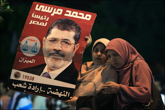 مصر: شيخ سلفي يشبّه المرشح محمد مرسي باللاعب 
