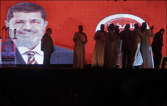 مصر: شيخ سلفي يشبّه المرشح محمد مرسي باللاعب 