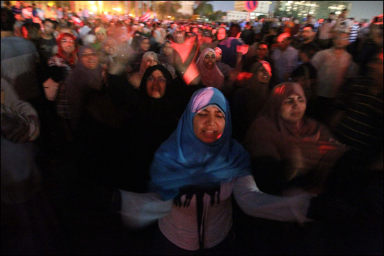 الاف المتظاهرين بميدان التحرير يطالبون بتحقيق مطالب الثورة صورة رقم 16