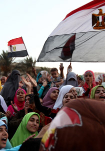 آلاف المصريين يتوافدون الى 