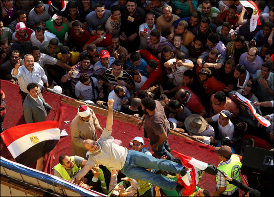 محمد مرسي يشجع على المصالحة واستمرار الثورة في اول خطاب له صورة رقم 15