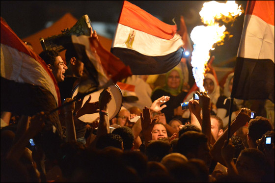 محمد مرسي يشجع على المصالحة واستمرار الثورة في اول خطاب له صورة رقم 24