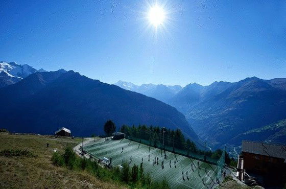 بالصور.. ملاعب كرة قدم أصبحت مزارات سياحية صورة رقم 1