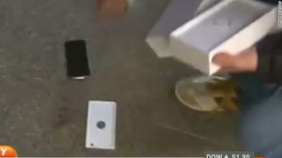 صور وفيديو: يعرض صديقته للايجار ليكمل ثمن صور وفيديو: يعرض صديقته للايجار ليكمل ثمن