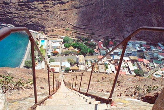 جزيرة القديسة هيلينا البركانية منفى نابليون ويسكنها 4000 نسمة صورة رقم 5