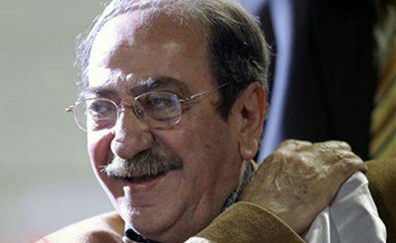 دريد لحام (غوّار الطوشة) في مطار دمشق للمرة الاولى منذ سقوط بشار الأسد صورة رقم 3