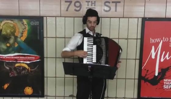 بفضل الواي فاي.. تكوين فرقة موسيقية تعزف اجمل الالحان في محطات المترو.. شاهدها صورة رقم 6