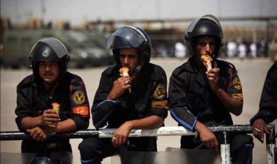 صور مضحكة وفيديو مواقف محرجة يواجهها رجال الشرطة صورة رقم 14