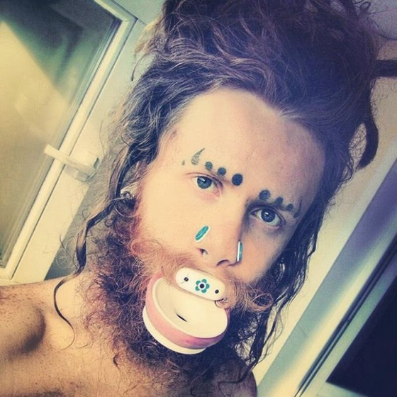 بالفيديو.. شاهد كيف حول الشاب الروسي شكله ليصبح منقار البط! صورة رقم 7