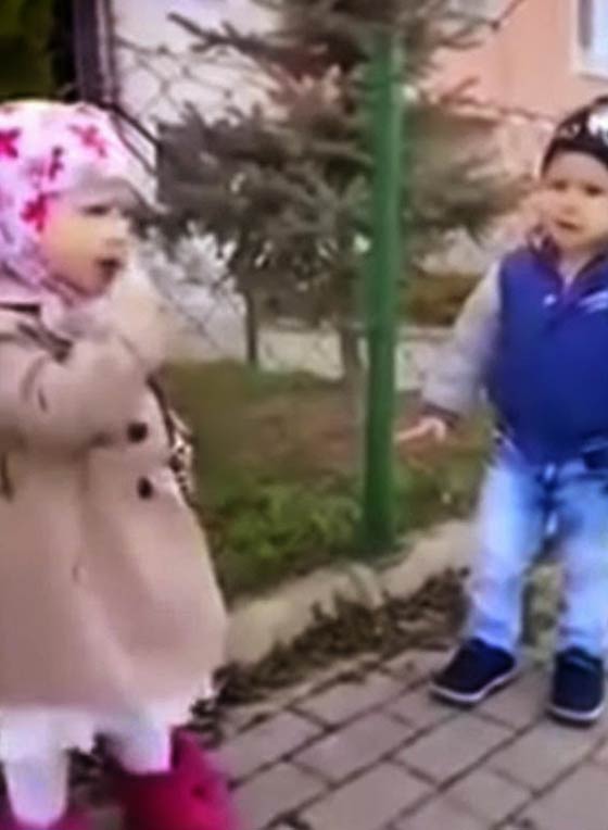  فيديو سيجعلك تبتسم: 5 اطفال يقرأون الفاتحة  بطريقة رائعة صورة رقم 5