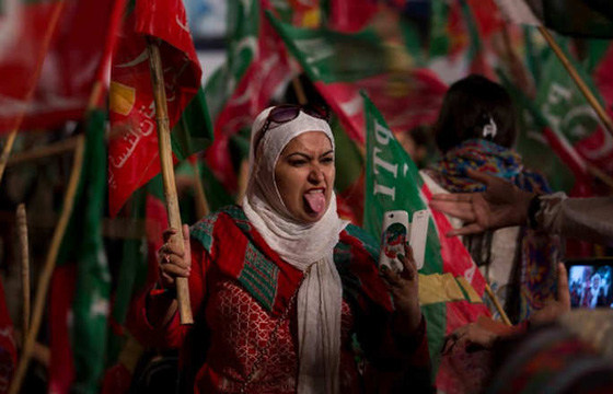 شاهد أشهر صور سيلفي التقطت لعام 2014 صورة رقم 24