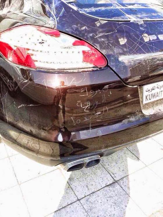 زوجة كويتية تبارك لزوجها زواجه الثاني بتهشيم سيارته البورش صورة رقم 1