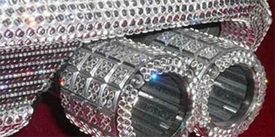 سعودي يشتري أغلى سيارة في العالم مرصعة بالماس صورة رقم 6