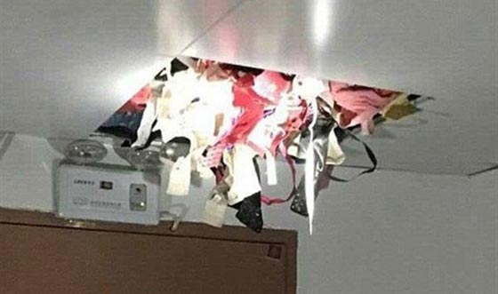 افتضاح مهووس بالملابس النسائية بعد انهيار سقف صورة رقم 2 افتضاح مهووس بالملابس النسائية بعد انهيار سقف صورة رقم 2