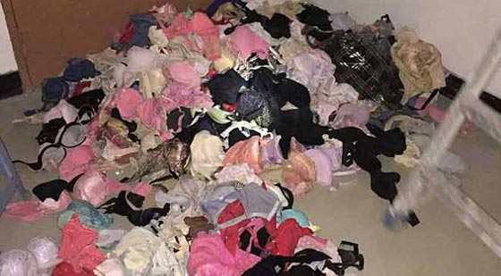افتضاح مهووس بالملابس النسائية بعد انهيار سقف صورة رقم 1 افتضاح مهووس بالملابس النسائية بعد انهيار سقف صورة رقم 1