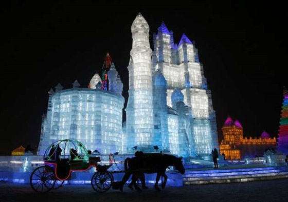 مهرجان الجليد والثلوج يتالق في 26 صورة مبهرة.. شاهدها صورة رقم 14 مهرجان الجليد والثلوج يتالق في 26 صورة مبهرة.. شاهدها صورة رقم 14