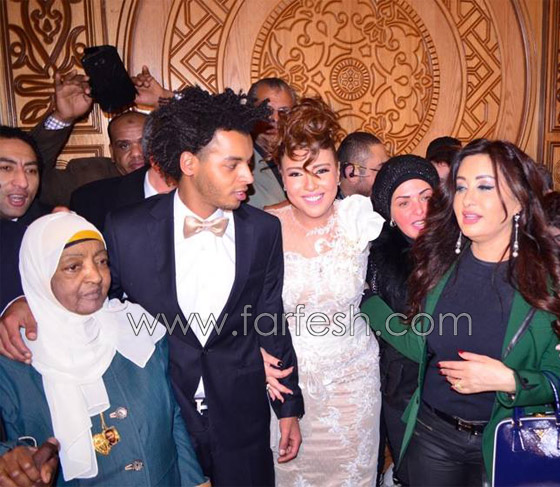 مي كساب تحتفل مع أوكا بمرور 10 سنوات على زواجهما: ماكانوش سهلين! صورة رقم 7