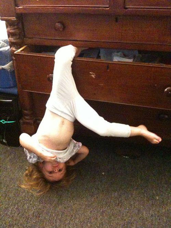 صور مضحكة: اطفال يتسببون بـ (كوارث) في لقطات طريفة  صورة رقم 11