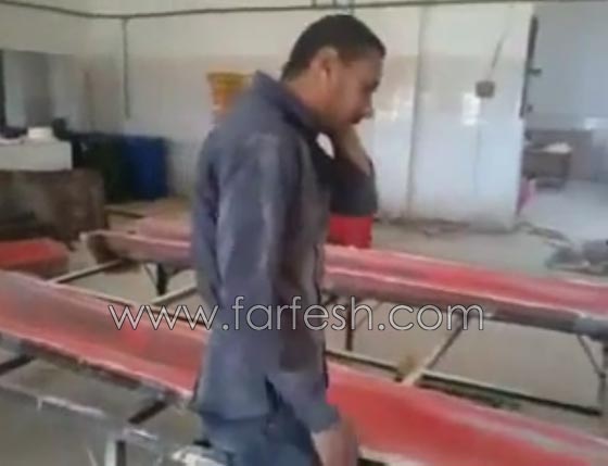تشكيك في صحة فيديو مؤثر لتلاوة قرآنية عذبة بصوت عامل مصري صورة رقم 1 تشكيك في صحة فيديو مؤثر لتلاوة قرآنية عذبة بصوت عامل مصري صورة رقم 1