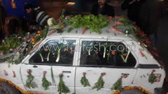 صور اجمل وأغرب سيارات مزينة  للعروس: بالزهور، الفواكه، الشوكولاطة واكياس الشيبس! صورة رقم 4