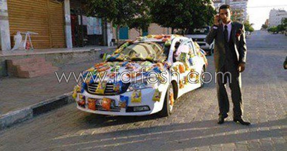 صور اجمل وأغرب سيارات مزينة  للعروس: بالزهور، الفواكه، الشوكولاطة واكياس الشيبس! صورة رقم 9