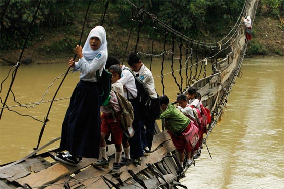 الموت يغري بالرقص على حوافه.. ما هذا مغامرة ام تهور؟ صورة رقم 8