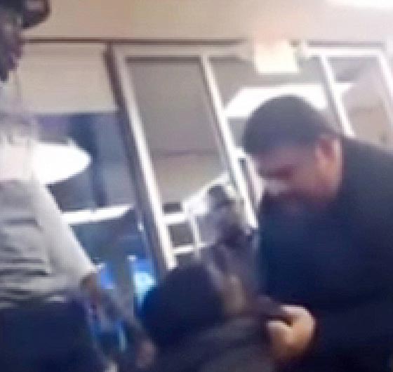 بالفيديو: رجل يهدد آخر بان يتناوله على وجبة الافطار.. بسبب امرأة صورة رقم 2