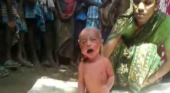 شاهد.. ساحرة تعالج طفلا عمره يومان باجباره على المشي! صورة رقم 3