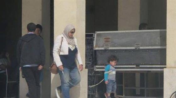 بالصور.. ام تربط طفلها بحبل مثل الكلب.. هل هي فكرة جيدة؟ صورة رقم 3