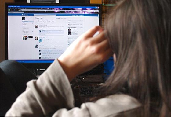 الحب على فيس بوك: كيف تعرفين ان كان الشخص معجبا بك؟   صورة رقم 2