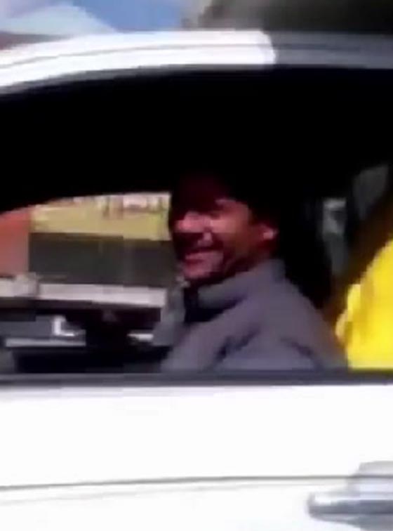 فيديو مضحك: خليجي يثور بسبب جملة كتبها مصري على سيارته! صورة رقم 2 فيديو مضحك: خليجي يثور بسبب جملة كتبها مصري على سيارته! صورة رقم 2