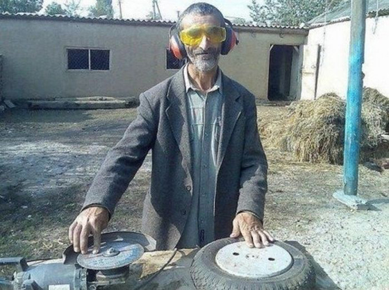 جولة في عالم مجنون.. شخص سخن الساندوتش باللاب توب وآخر صفى الماء بمضرب التنس صورة رقم 14