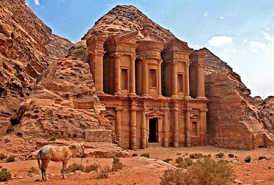 البتراء الاردنية تعيش انتكاسة سياحية غير مسبوقة صورة رقم 3