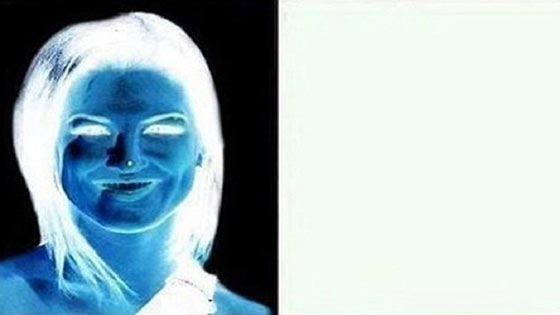  وهم بصري جديد لوجه فتاة يتفوق على الفستان المخادع.. شاهد صورة رقم 1