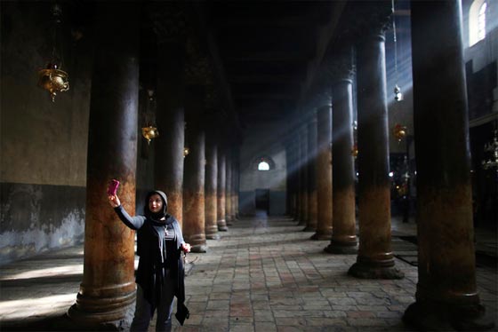 ظاهرة السيلفي تجناح كل الفئات والاجناس في جميع انحاء العالم صورة رقم 8 ظاهرة السيلفي تجناح كل الفئات والاجناس في جميع انحاء العالم صورة رقم 8