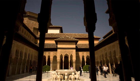 بالصور.. بعث العصر الاسلامي الذهبي في مواقع سياحية اسبانية صورة رقم 2