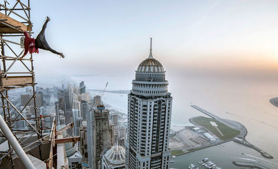 شاهد بالصور.. كيف احتفل مصور عاشق للمخاطرة بالعيد في دبي! صورة رقم 7 شاهد بالصور.. كيف احتفل مصور عاشق للمخاطرة بالعيد في دبي! صورة رقم 7