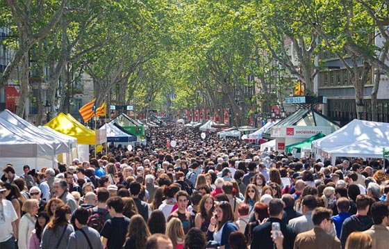 رئيسة بلدية برشلونة تطلب من زوار مدينتها العودة الى ديارهم.. وهذا هو السبب صورة رقم 3