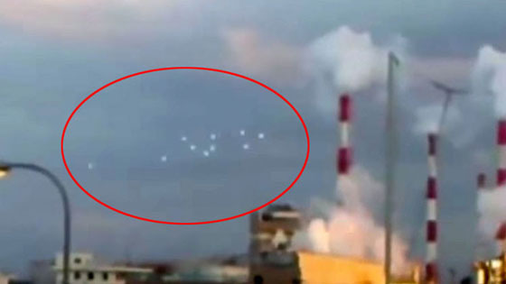 اجسام فضائية تغزو سماء اليابان وتحلق فيها.. فيديو صورة رقم 2 اجسام فضائية تغزو سماء اليابان وتحلق فيها.. فيديو صورة رقم 2