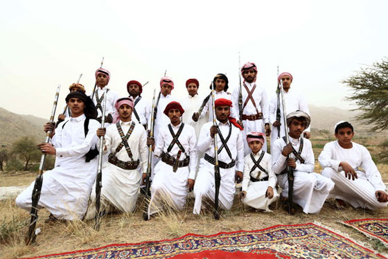الرقص مع الاسلحة النارية تقليد سعودي شعبي فريد.. تعرف عليه صورة رقم 8 الرقص مع الاسلحة النارية تقليد سعودي شعبي فريد.. تعرف عليه صورة رقم 8