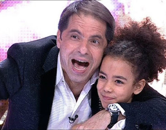 بالفيديو.. طفلة تأسر قلوب الملايين وتبهر الحكام برقصة على عمود صورة رقم 2