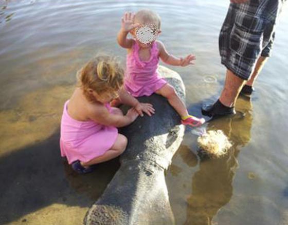 أسوأ 10 سياح نقلوا صورة سيئة عن بلادهم لشعوب العالم.. وهذه حماقاتهم صورة رقم 5