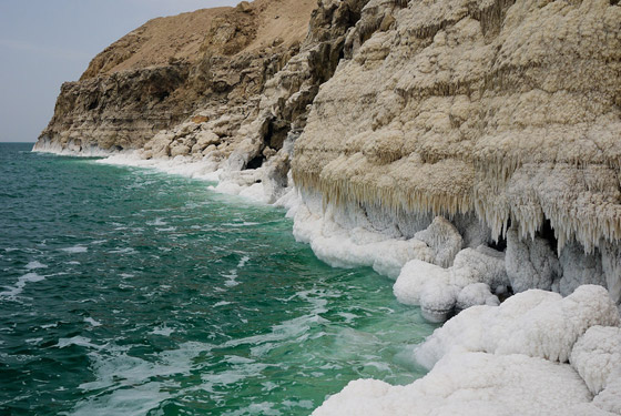 على عكس كل البحار.. البحر الميت ينحسر ويتلاشى تدريجيا صورة رقم 2