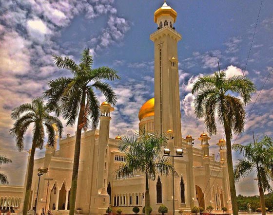 صور مسجد السلطان عمر علي سيف الدين: تحفة اسلامية ممزوجة بفن العمارة الايطالي صورة رقم 9 صور مسجد السلطان عمر علي سيف الدين: تحفة اسلامية ممزوجة بفن العمارة الايطالي صورة رقم 9