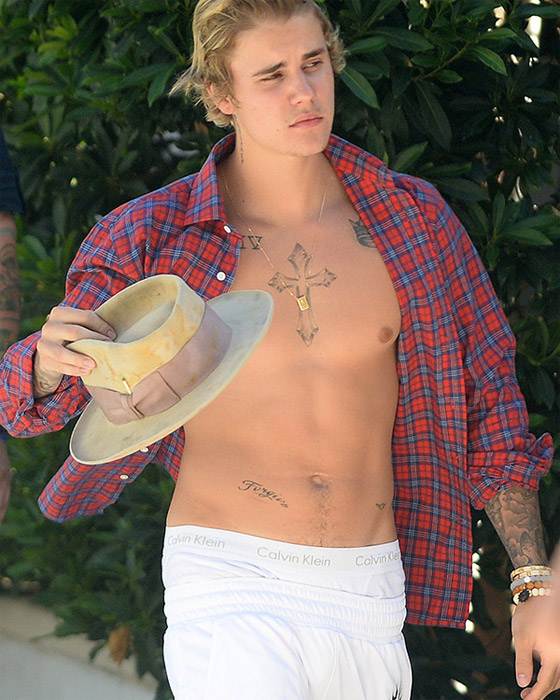 تصرفات جاستن بيبر المريبة تثير القلق: يبدو مشوّشا يدخن الحشيش وغير متوازن! صورة رقم 5