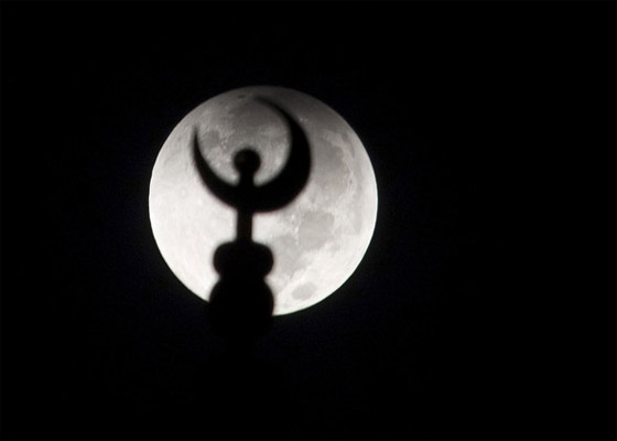 صور لخسوف القمر العملاق من مختلف انحاء العالم  صورة رقم 7